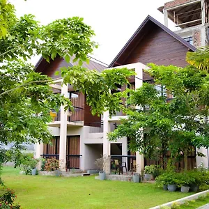 Woodgrove Hotel